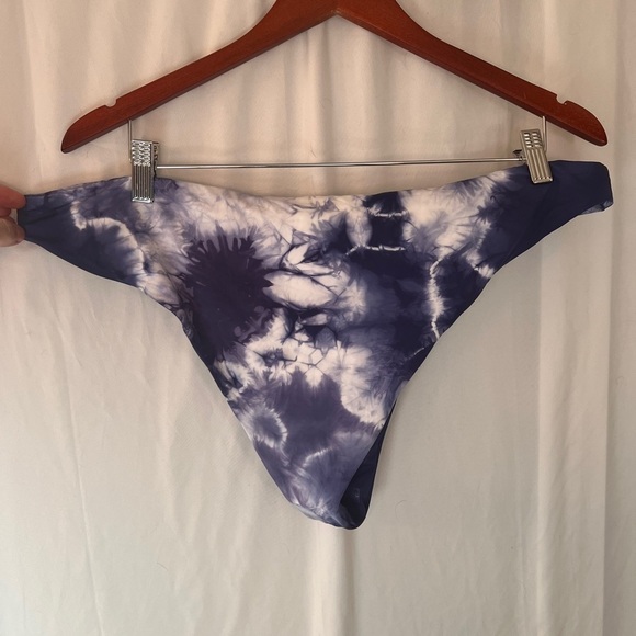 NWT Dippin Daisy plus size blue tie dye bikini set, 2X, 3X - Picture 12 of 13